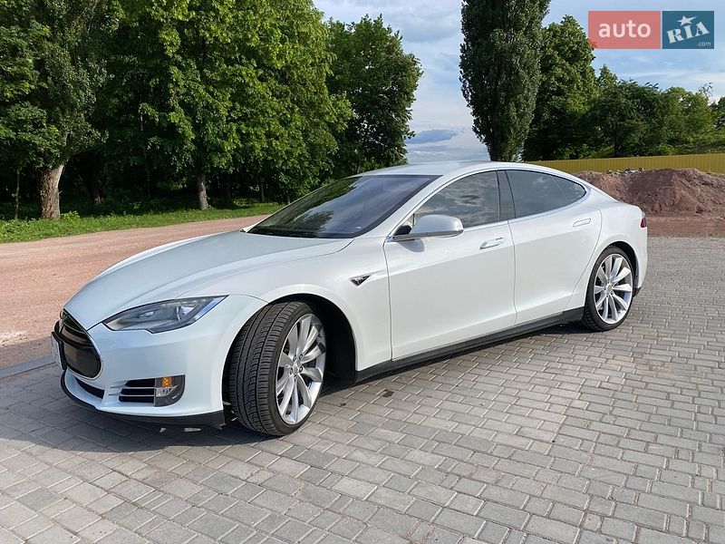 Tesla Model S 2012