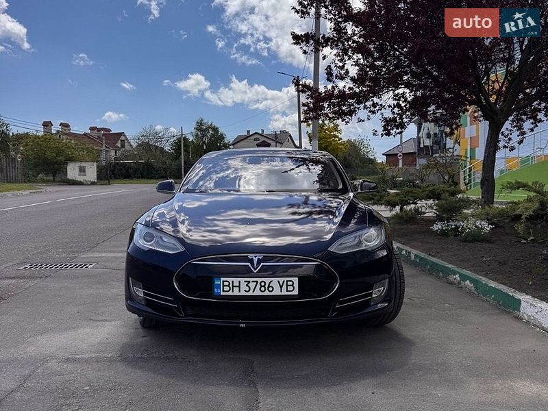Tesla Model S 2013