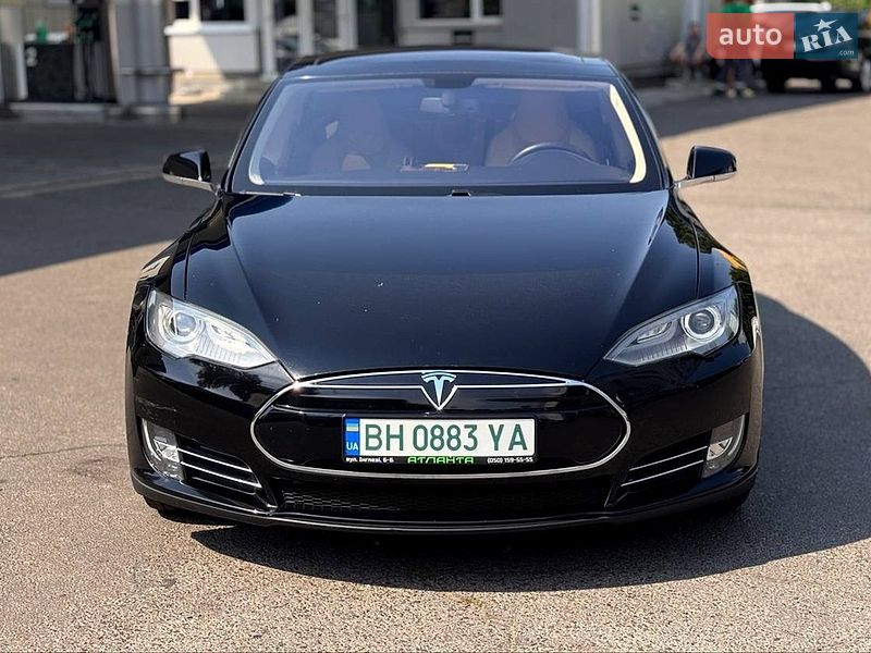 Tesla Model S 2012