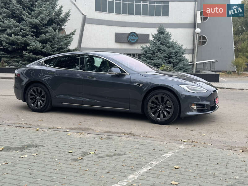 Tesla Model S 2020