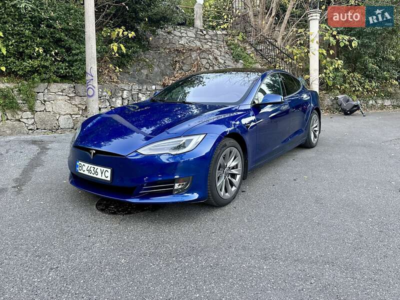 Tesla Model S 2020
