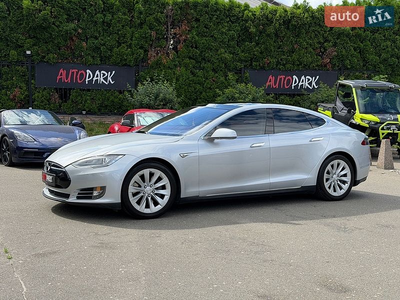 Tesla Model S 2015
