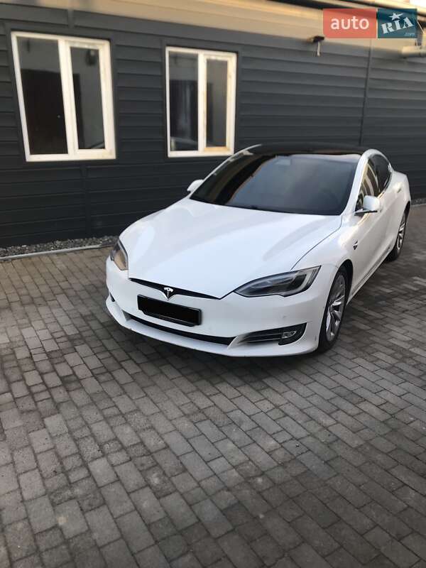 Tesla Model S 2019