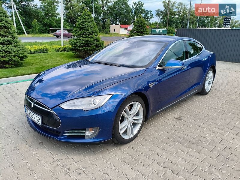 Tesla Model S 2015