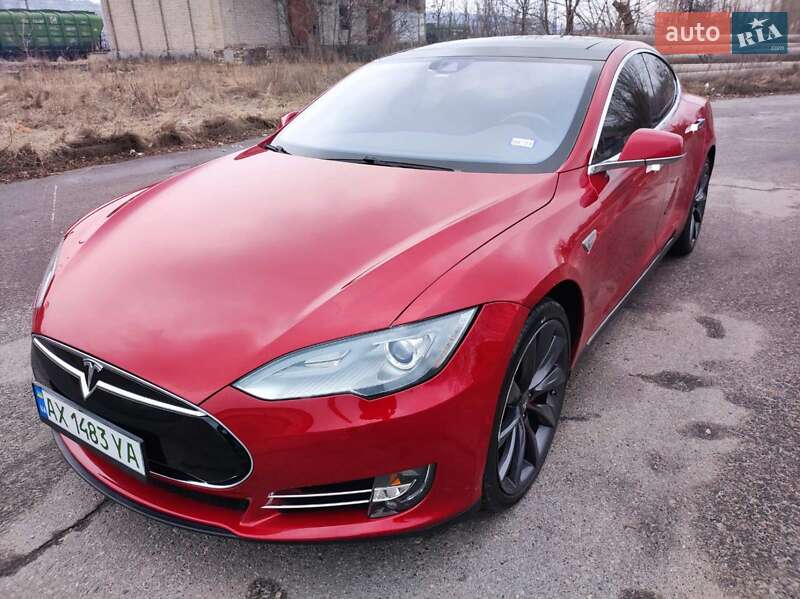 Tesla Model S 2015