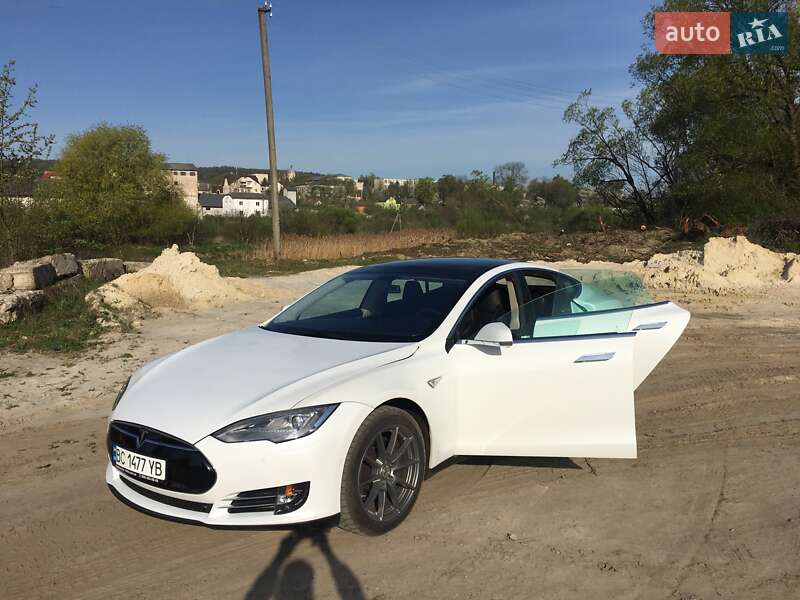 Tesla Model S 2014