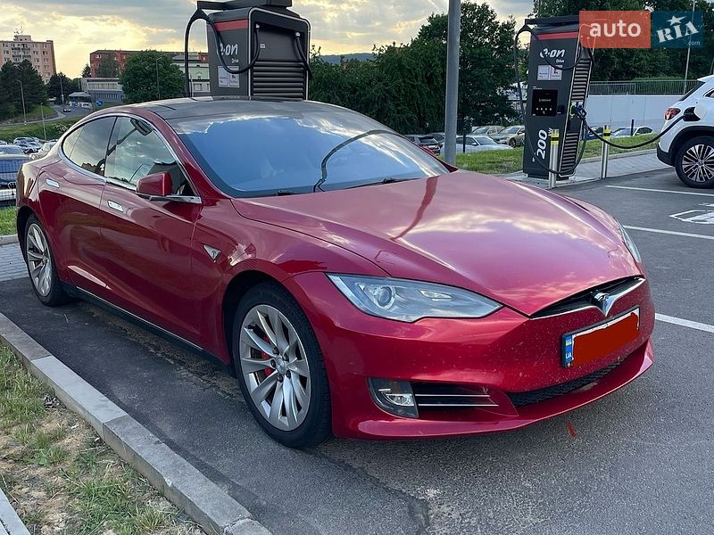 Tesla Model S 2014
