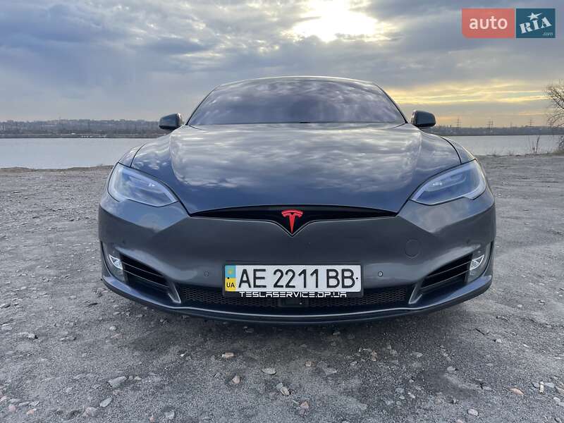 Tesla Model S 2014