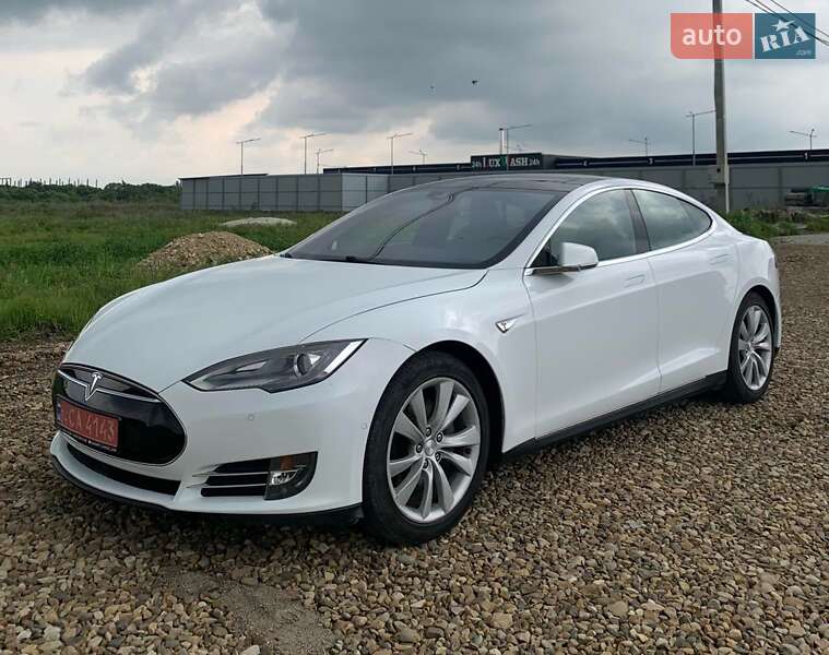 Tesla Model S 2015