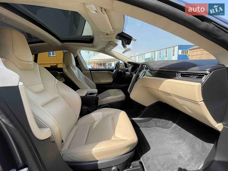 Tesla Model S 2015