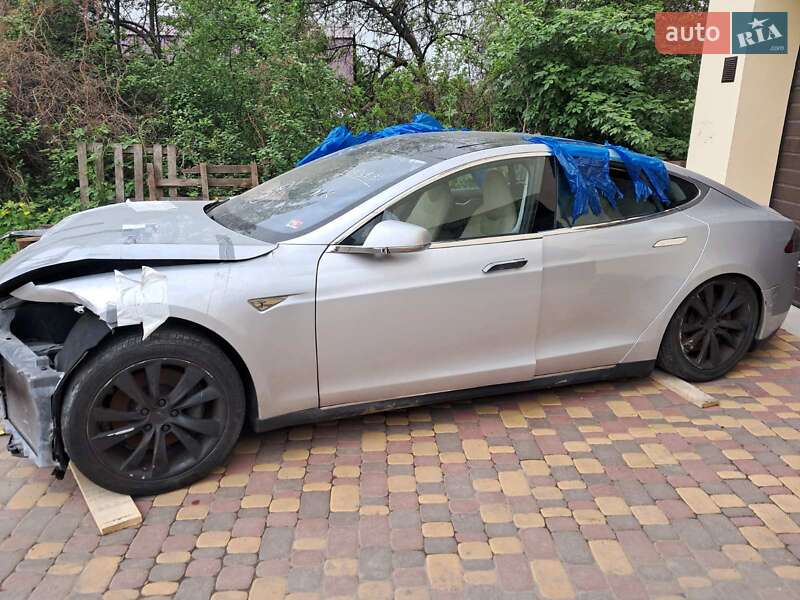 Tesla Model S 2014