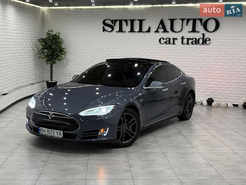 Tesla Model S 2014