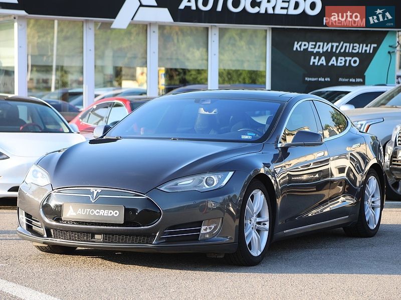 Tesla Model S 2015