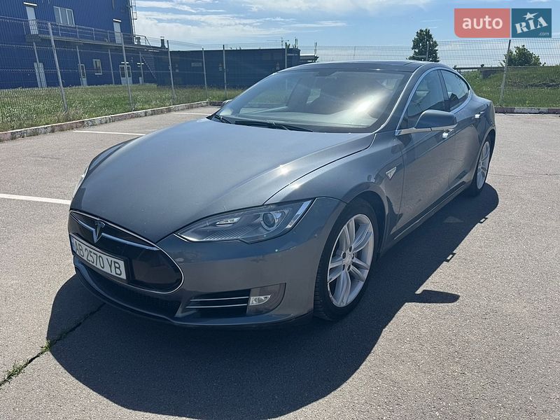 Tesla Model S 2014