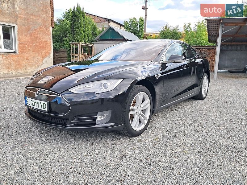 Tesla Model S 2014