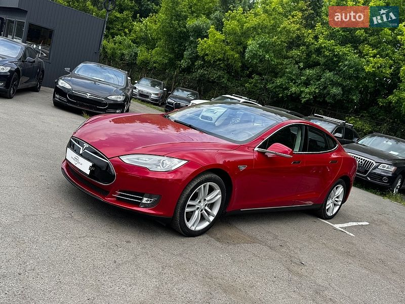 Tesla Model S 2014