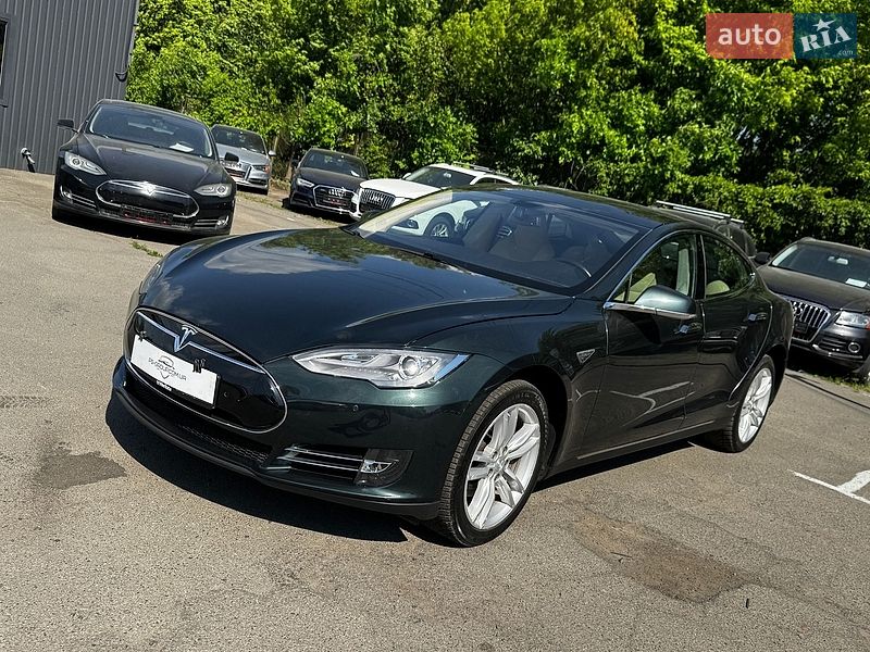 Tesla Model S 2014