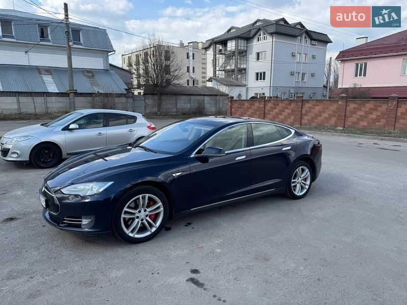 Tesla Model S 2014