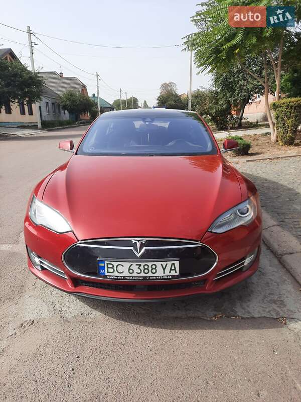 Tesla Model S 2015