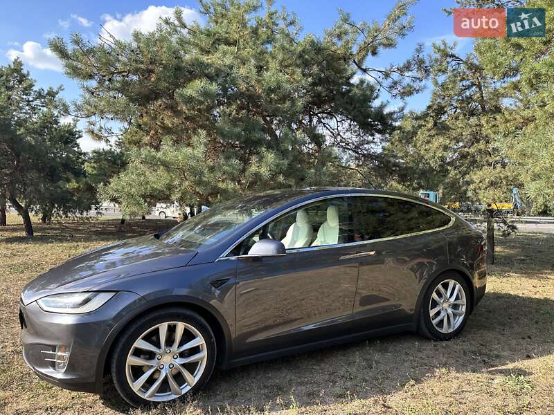 Tesla Model X 2020