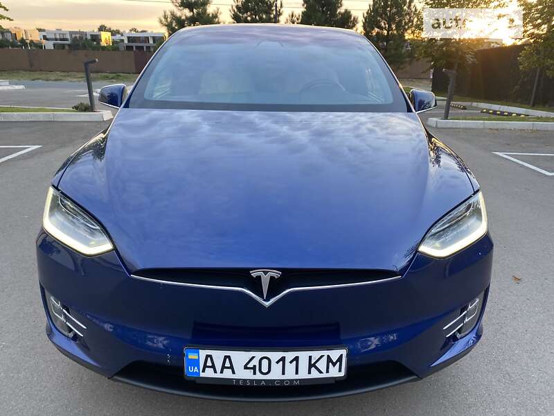 Tesla Model X 2019