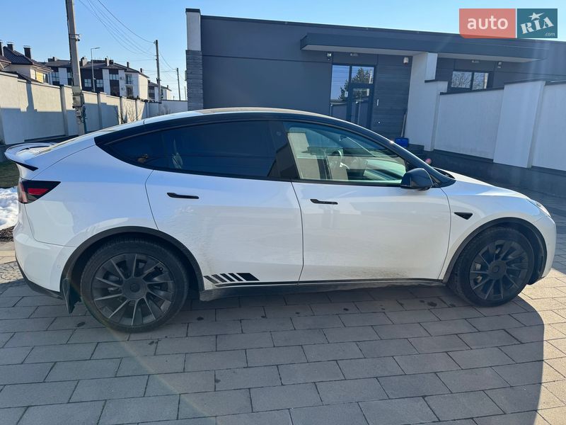 Tesla Model Y 2021