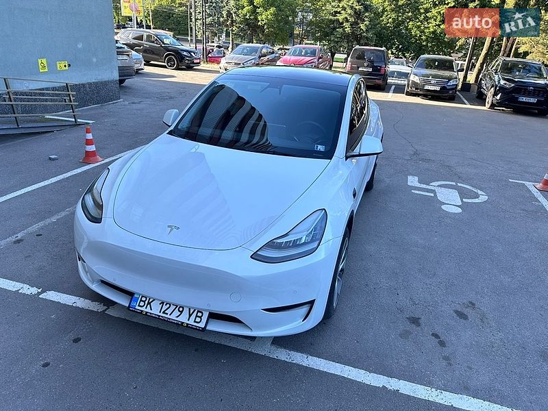 Tesla Model Y 2021