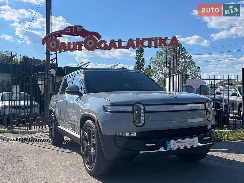 Rivian R1S 2023