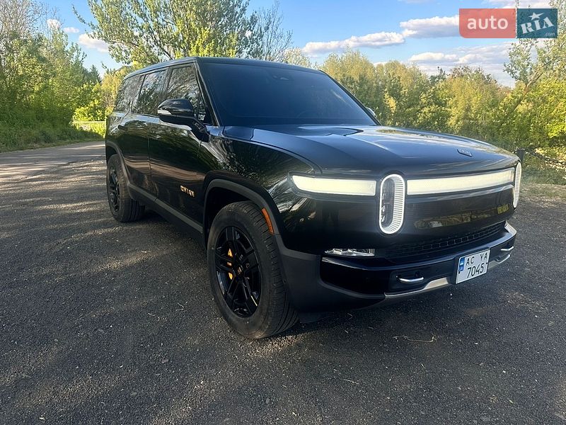 Rivian R1S 2023