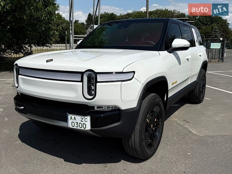 Rivian R1S 2023