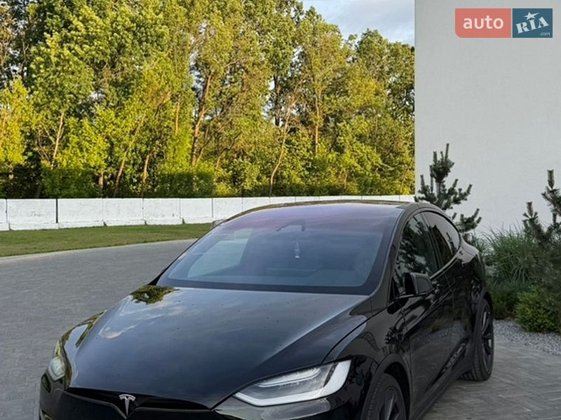 Tesla Model X 2022