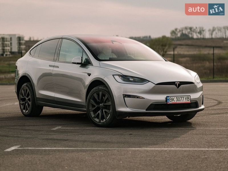 Tesla Model X 2024
