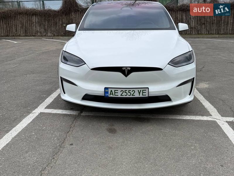 Tesla Model X 2024