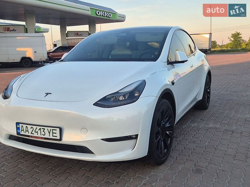 Tesla Model Y 2023