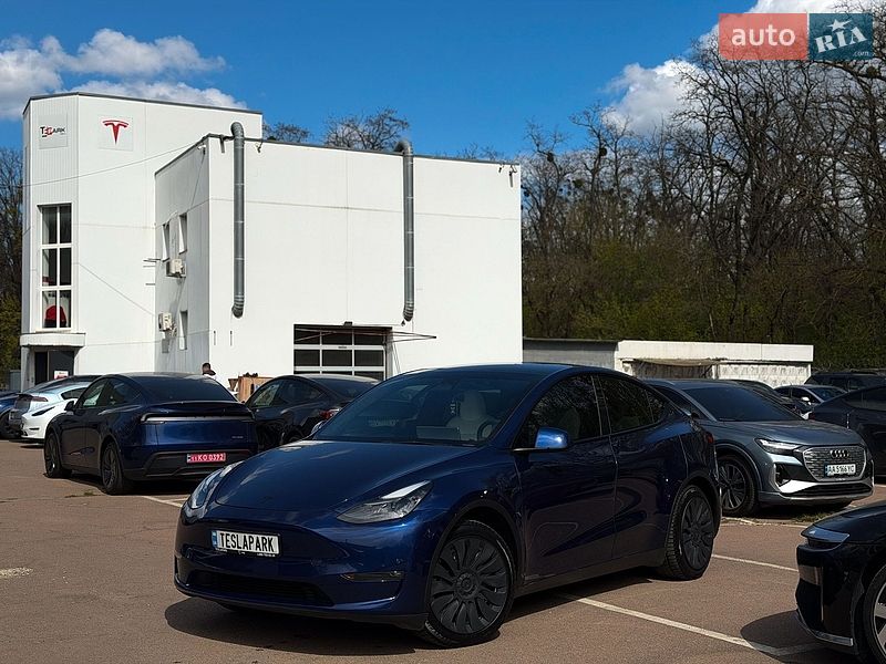 Tesla Model Y 2023