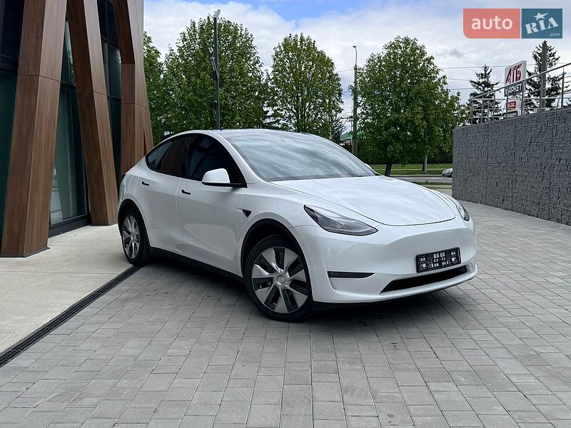 Tesla Model Y 2023