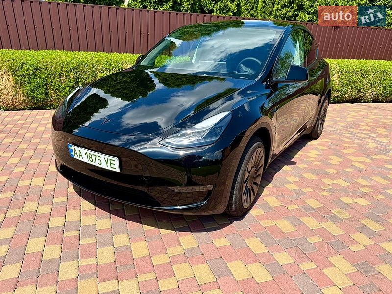 Tesla Model Y 2024