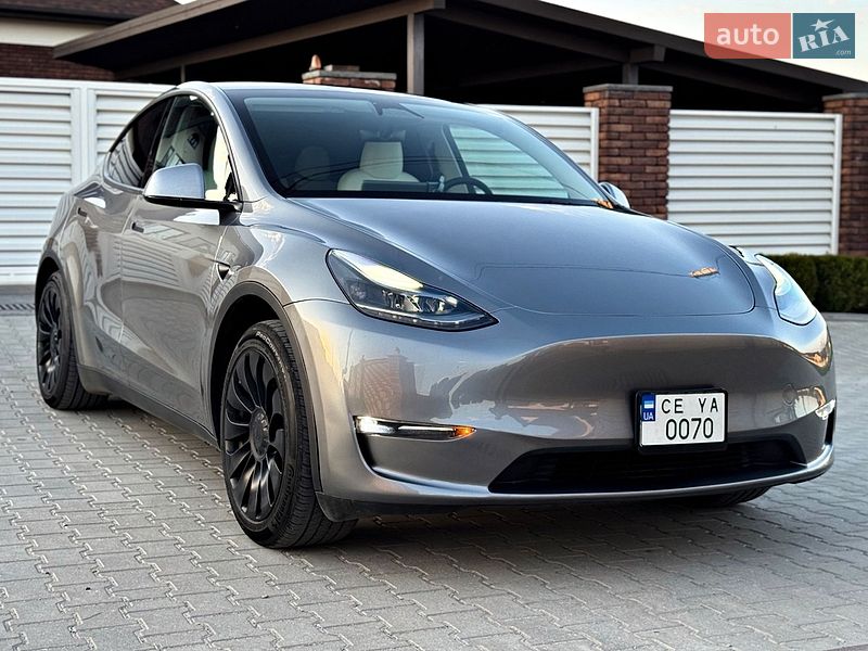 Tesla Model Y 2024