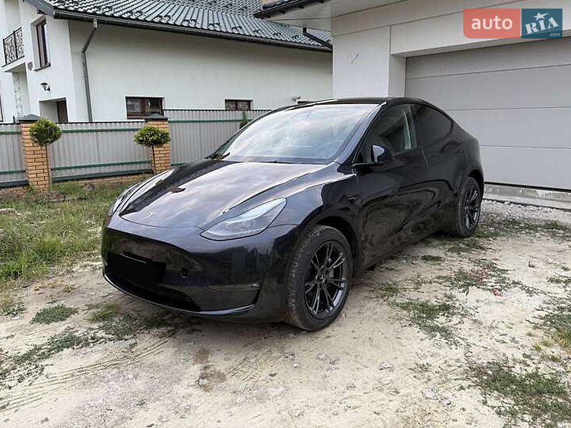 Tesla Model Y 2024
