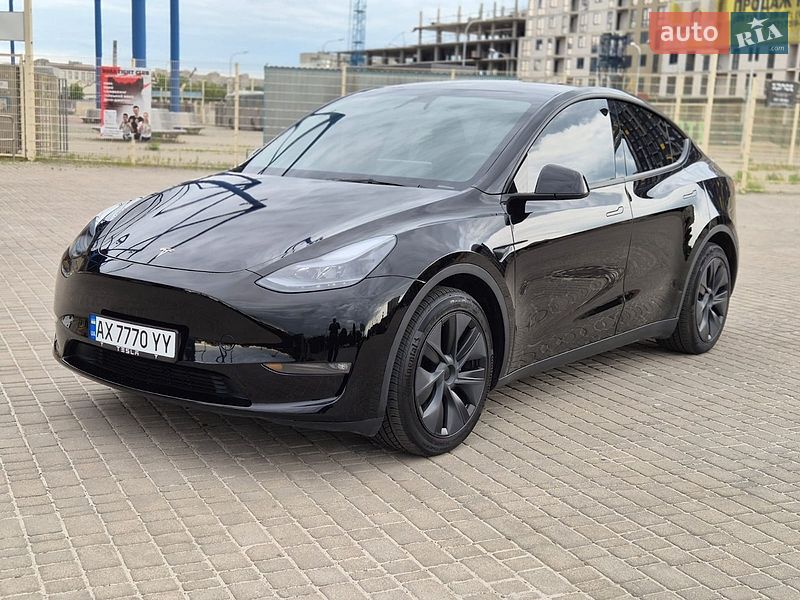 Tesla Model Y 2024