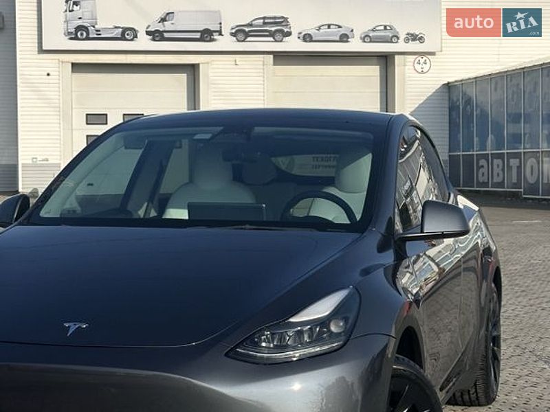 Tesla Model Y 2023