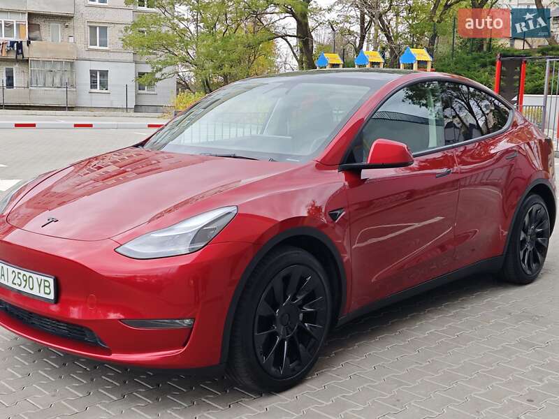 Tesla Model Y 2024