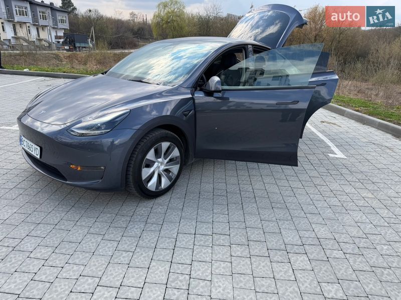 Tesla Model Y 2023