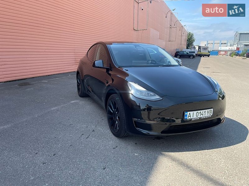 Tesla Model Y 2024