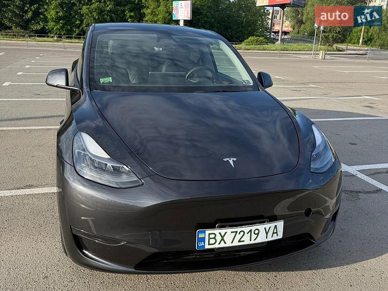 Tesla Model Y 2024