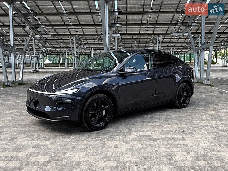 Tesla Model Y 2025
