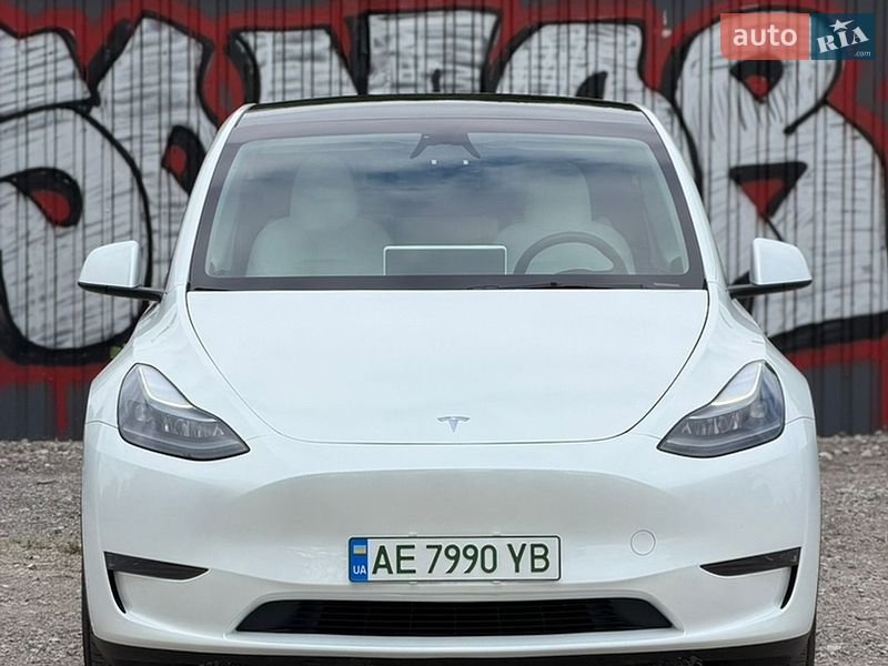 Tesla Model Y 2024