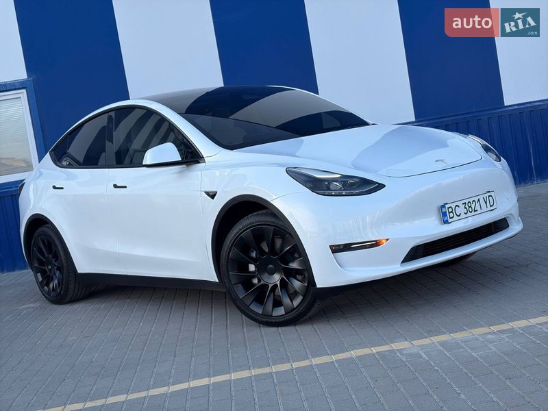 Tesla Model Y 2024