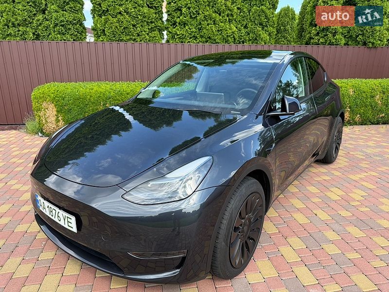 Tesla Model Y 2024