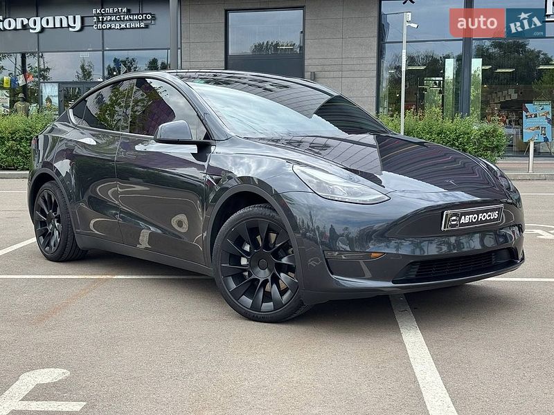 Tesla Model Y 2024